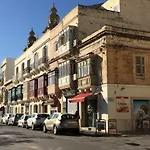 Seafront apartment between Valletta&Sliema