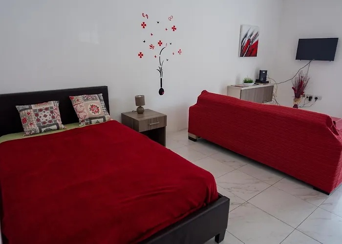 Seafront apartment between Valletta&Sliema